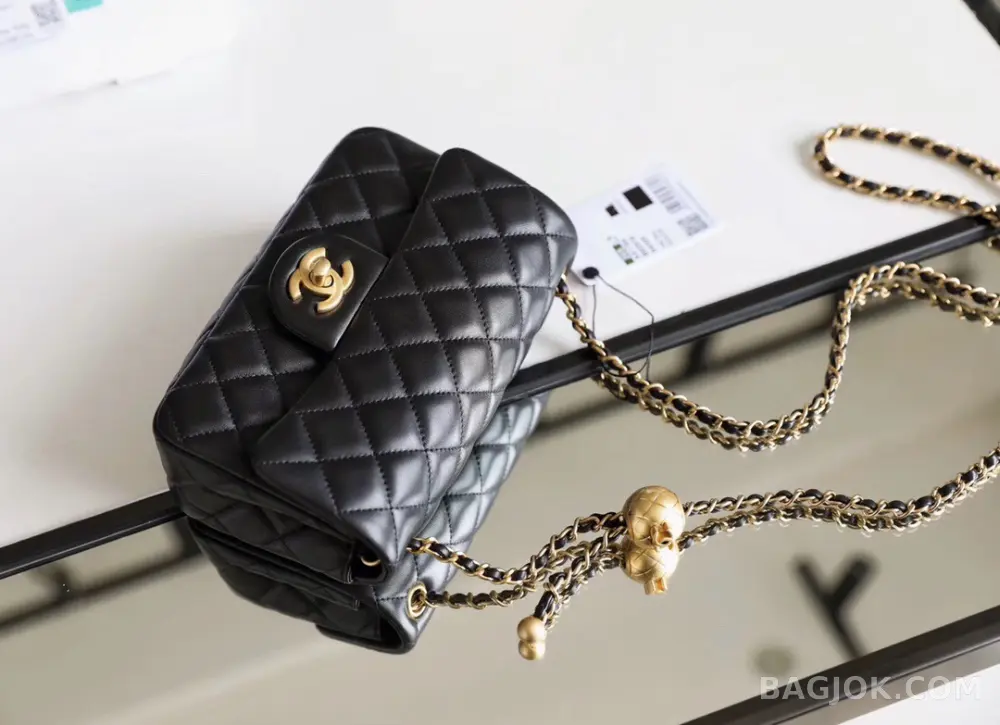 샤넬 Chanel 클래식 골드볼 뉴미니 플랩백 ver.1 상세 이미지