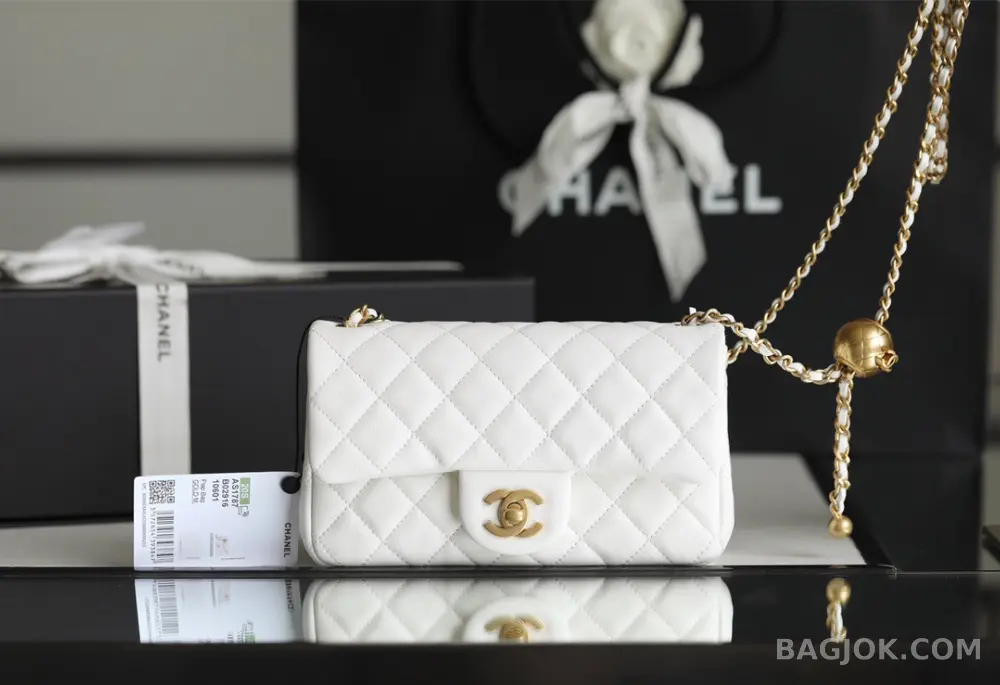 샤넬 Chanel 클래식 골드볼 뉴미니 플랩백 ver.1 상세 이미지