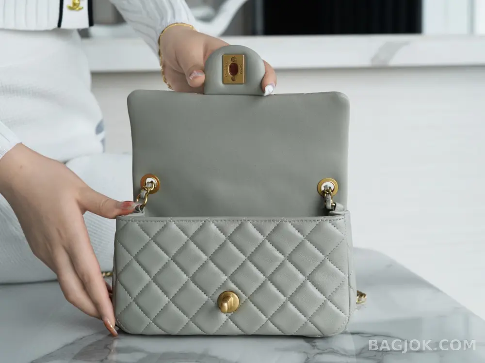 샤넬 Chanel 클래식 골드볼 뉴미니 플랩백 ver.1 상세 이미지