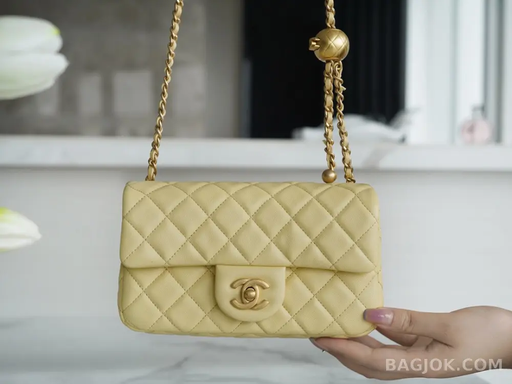샤넬 Chanel 클래식 골드볼 뉴미니 플랩백 ver.1 상세 이미지