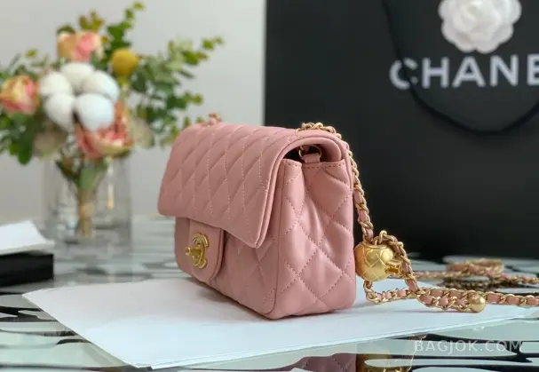 샤넬 Chanel 클래식 골드볼 뉴미니 플랩백 ver.2 상세 이미지