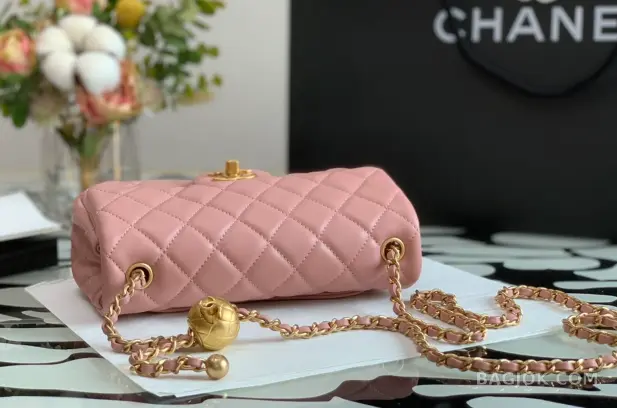 샤넬 Chanel 클래식 골드볼 뉴미니 플랩백 ver.2 상세 이미지