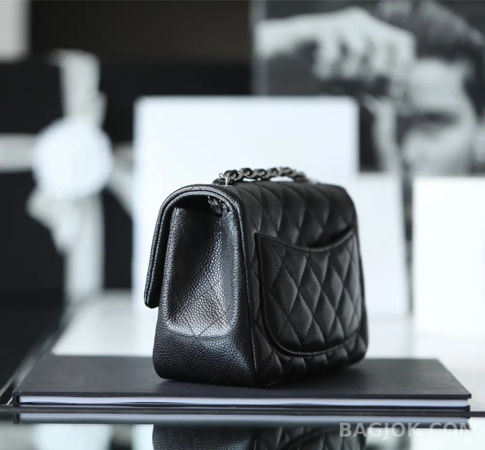 샤넬 Chanel 쁘띠삭 클래식 플랩백 캐비어 상세 이미지