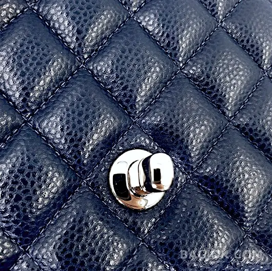 샤넬 Chanel 쁘띠삭 클래식 플랩백 캐비어 상세 이미지