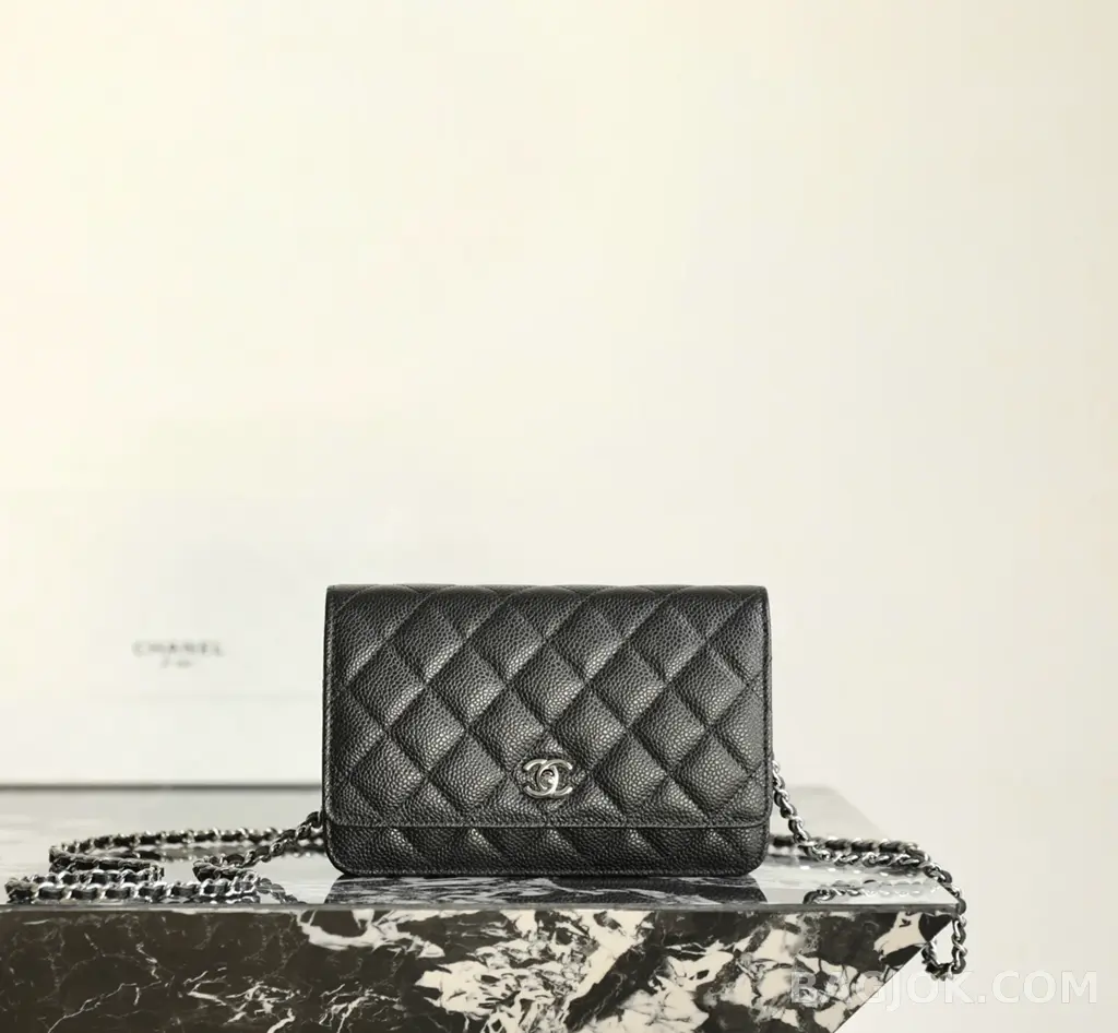 샤넬 Chanel 클래식 턴락 WOC 캐비어 상세 이미지