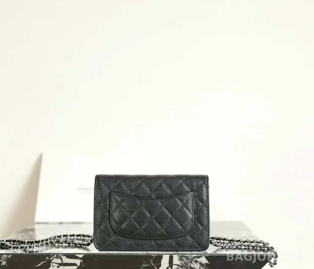 샤넬 Chanel 클래식 턴락 WOC 캐비어 상세 이미지