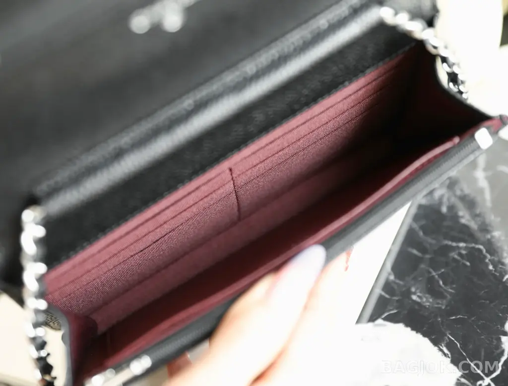 샤넬 Chanel 클래식 턴락 WOC 캐비어 상세 이미지