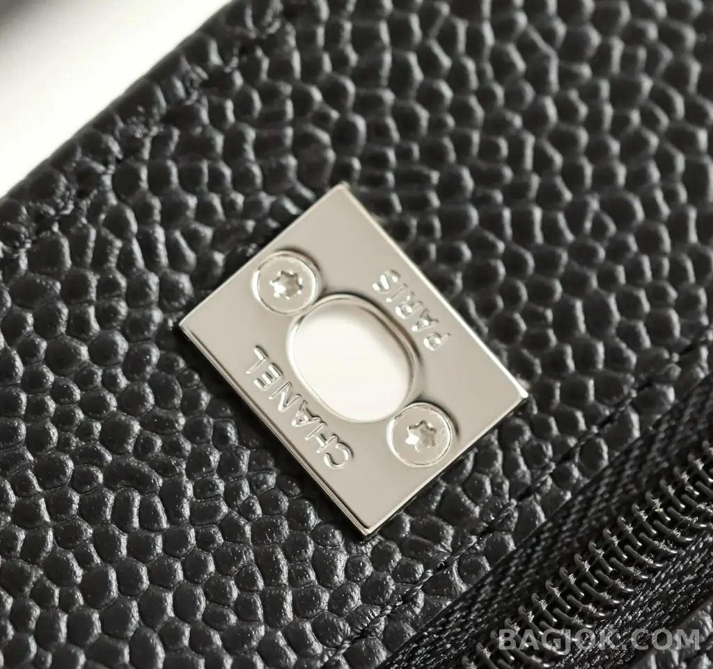 샤넬 Chanel 클래식 턴락 WOC 캐비어 상세 이미지