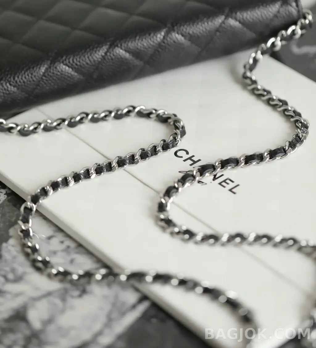 샤넬 Chanel 클래식 턴락 WOC 캐비어 상세 이미지