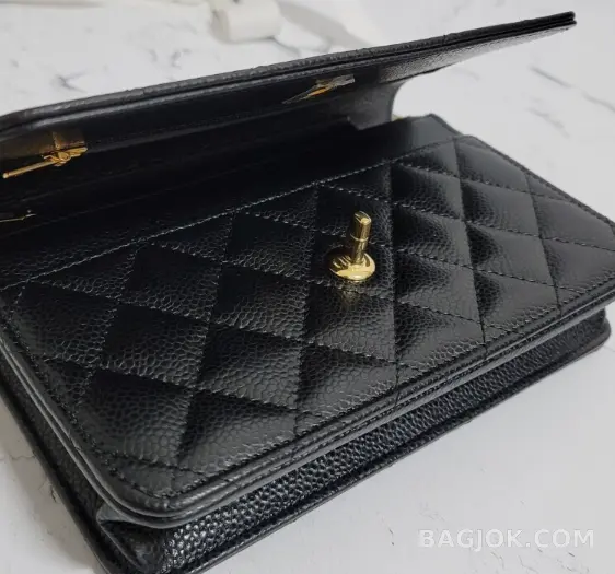 샤넬 Chanel 클래식 턴락 WOC 캐비어 상세 이미지