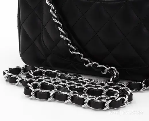 샤넬 Chanel 클래식 플랩백 뉴미니 램스킨 ver.1 상세 이미지