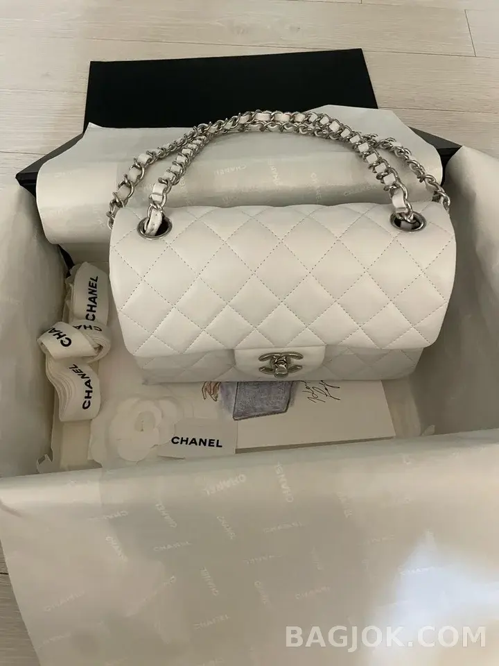 샤넬 Chanel 클래식 플랩백 뉴미니 램스킨 ver.3 상세 이미지