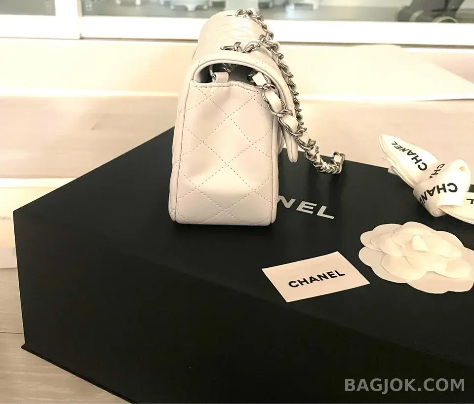 샤넬 Chanel 클래식 플랩백 뉴미니 램스킨 ver.3 상세 이미지