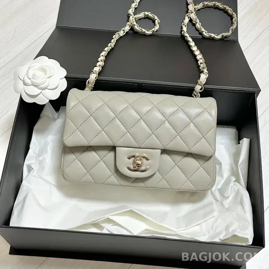 샤넬 Chanel 클래식 플랩백 뉴미니 램스킨 ver.3 상세 이미지