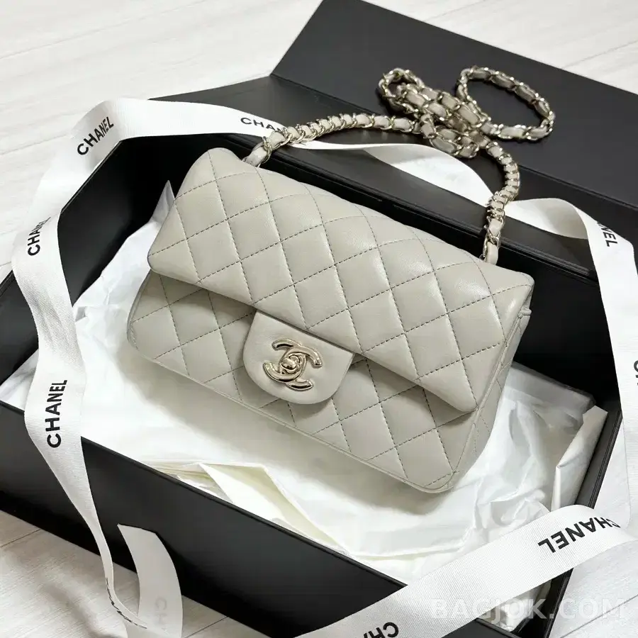 샤넬 Chanel 클래식 플랩백 뉴미니 램스킨 ver.3 상세 이미지