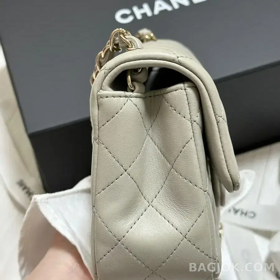 샤넬 Chanel 클래식 플랩백 뉴미니 램스킨 ver.3 상세 이미지