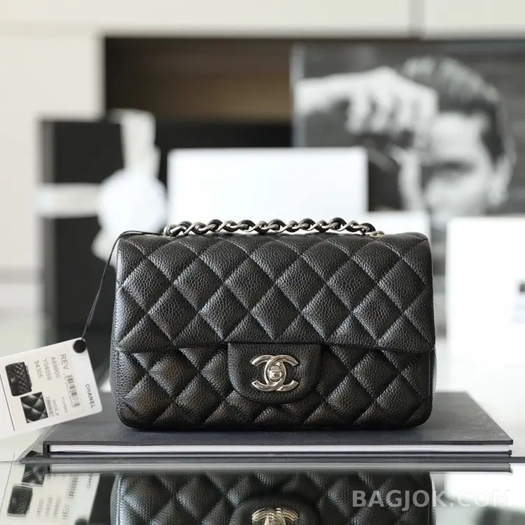 샤넬 Chanel 클래식 플랩백 뉴미니 캐비어 상세 이미지