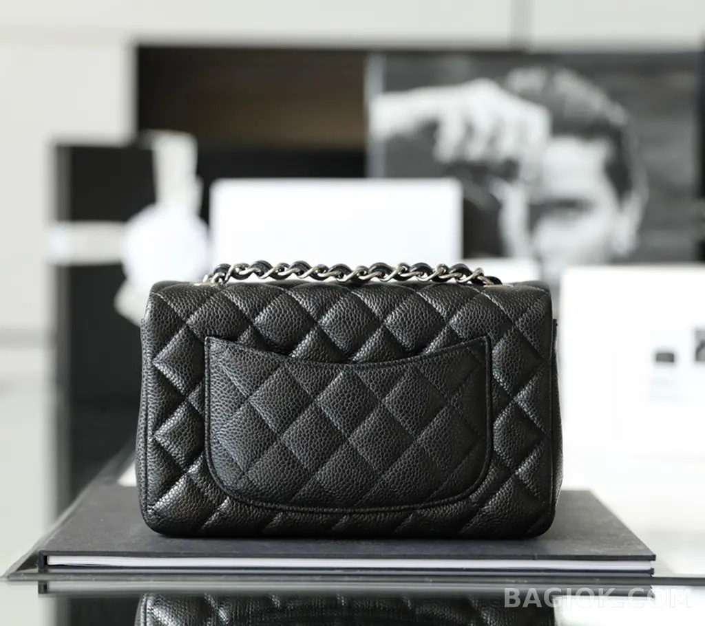 샤넬 Chanel 클래식 플랩백 뉴미니 캐비어 상세 이미지