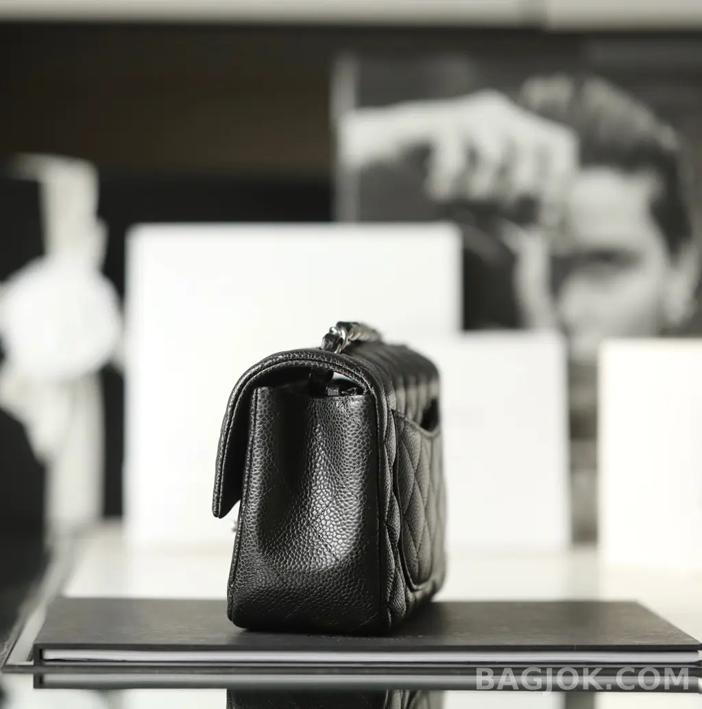 샤넬 Chanel 클래식 플랩백 뉴미니 캐비어 상세 이미지
