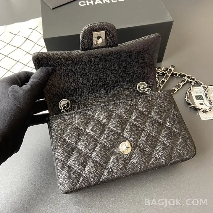 샤넬 Chanel 클래식 플랩백 뉴미니 캐비어 상세 이미지