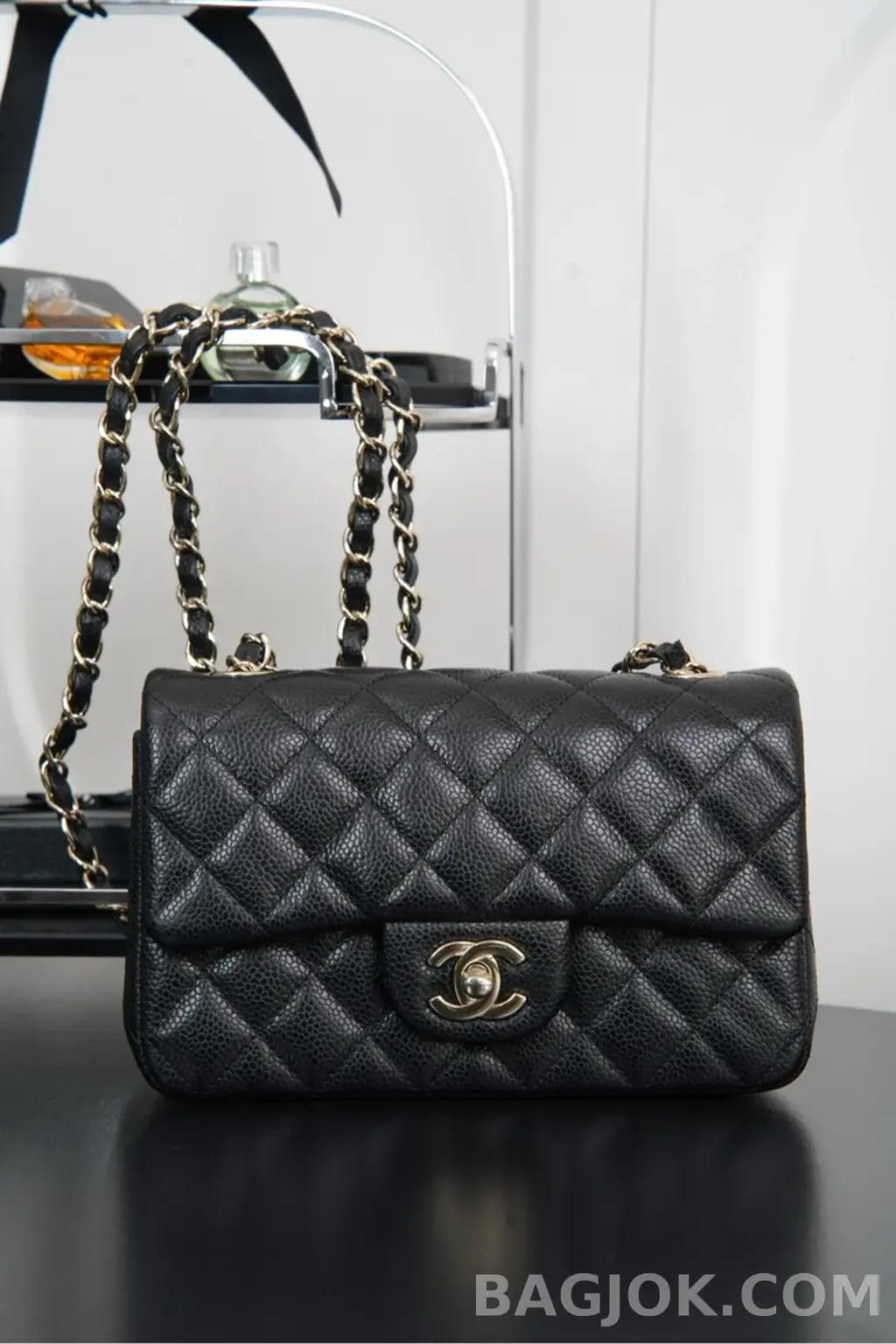 샤넬 Chanel 클래식 플랩백 뉴미니 캐비어 상세 이미지