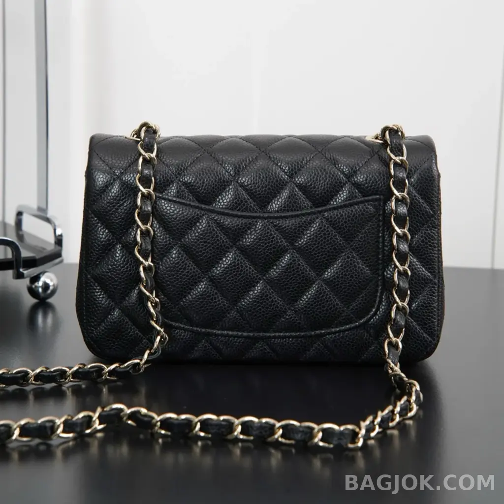 샤넬 Chanel 클래식 플랩백 뉴미니 캐비어 상세 이미지