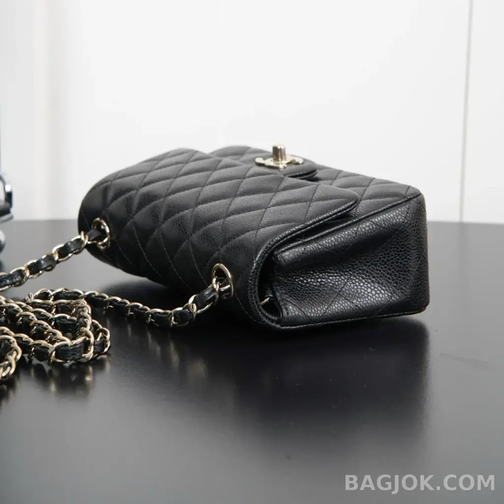 샤넬 Chanel 클래식 플랩백 뉴미니 캐비어 상세 이미지
