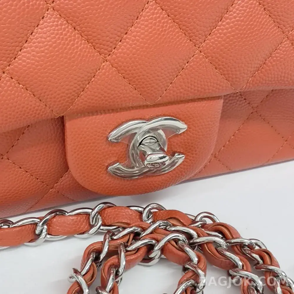 샤넬 Chanel 클래식 플랩백 뉴미니 캐비어 상세 이미지