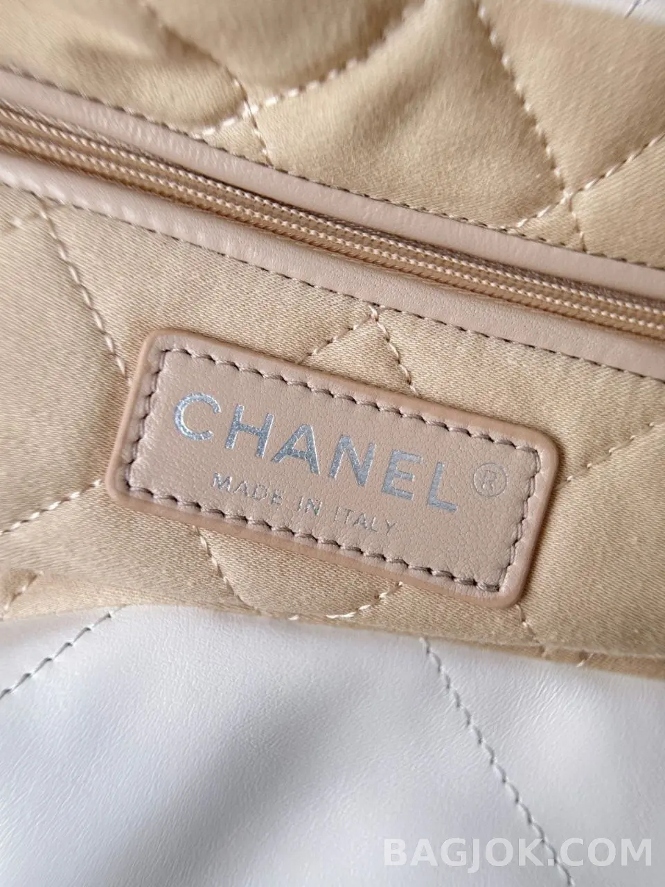 샤넬 Chanel 22백 스몰 카프스킨 상세 이미지