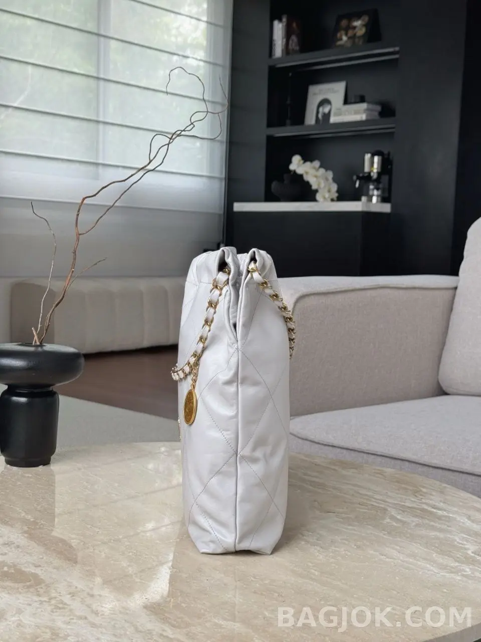 샤넬 Chanel 22백 미디움 카프스킨 상세 이미지