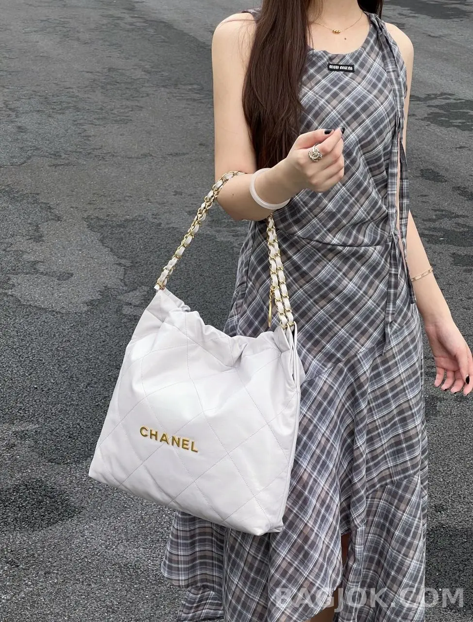 샤넬 Chanel 22백 미디움 카프스킨 상세 이미지