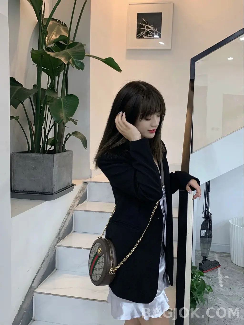 구찌 Gucci 미니 라운드 숄더백 상세 이미지