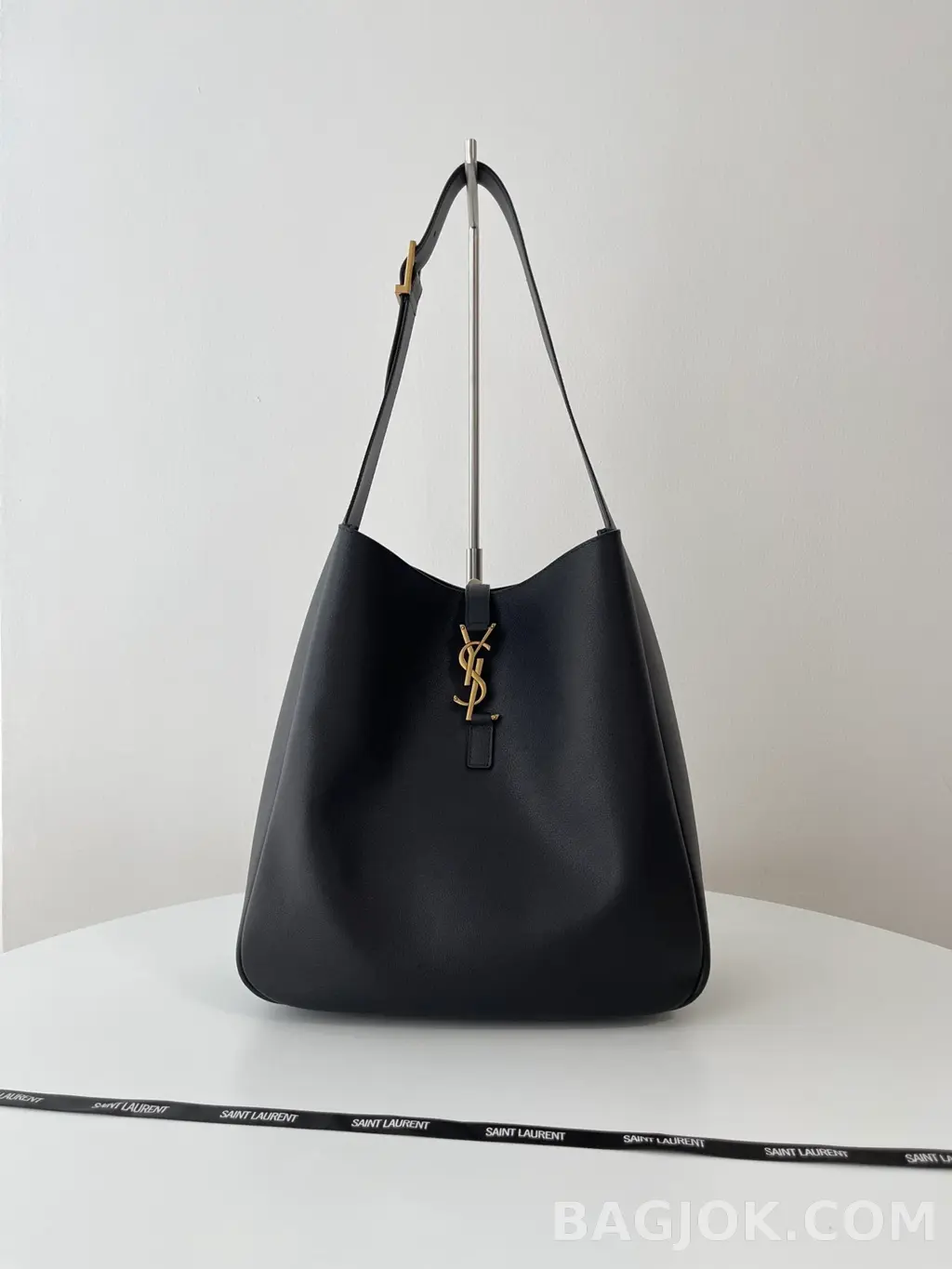 생로랑 Saint Laurent LE 5À7 서플 라지 그레인 레더 상세 이미지