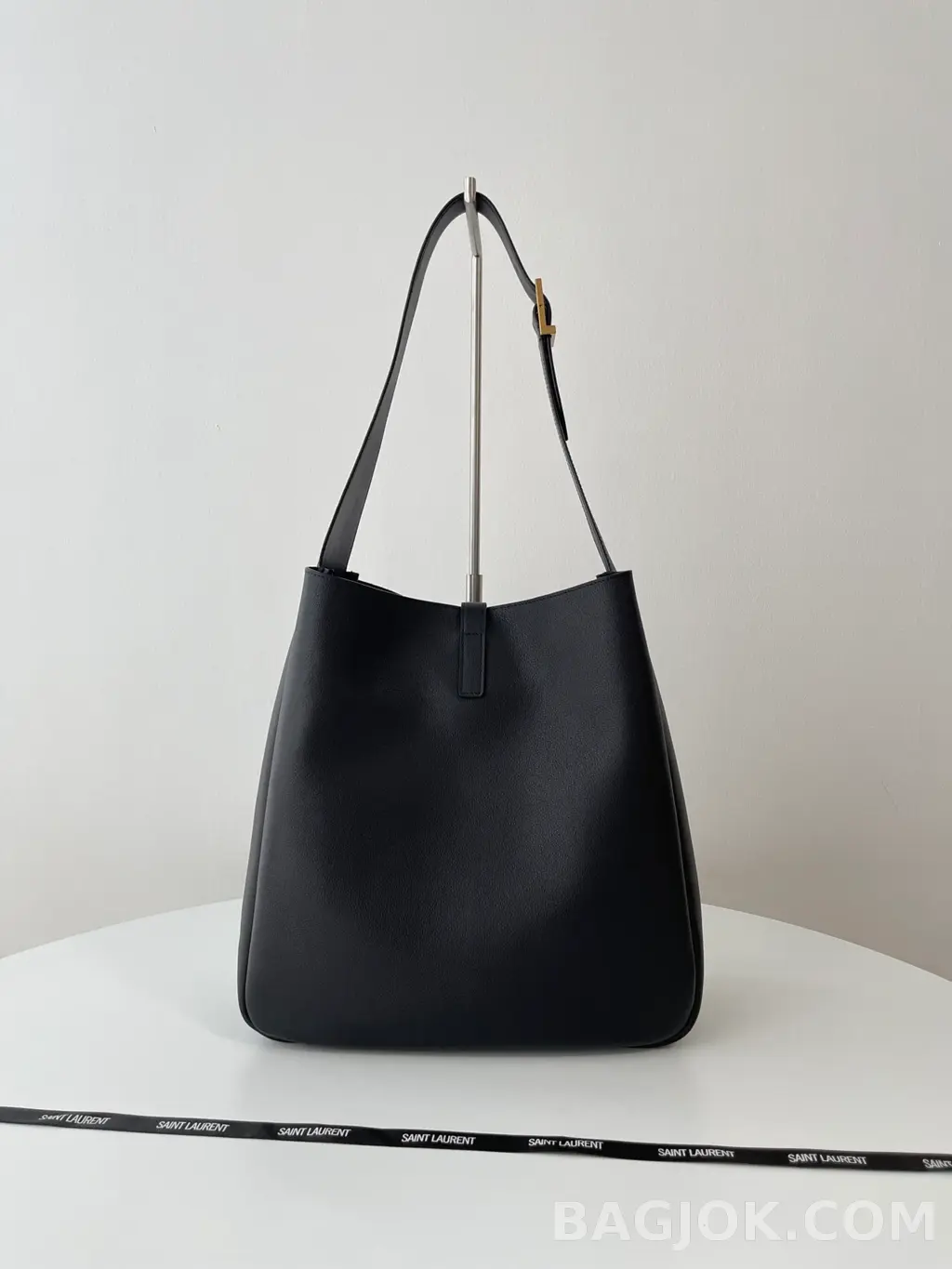 생로랑 Saint Laurent LE 5À7 서플 라지 그레인 레더 상세 이미지