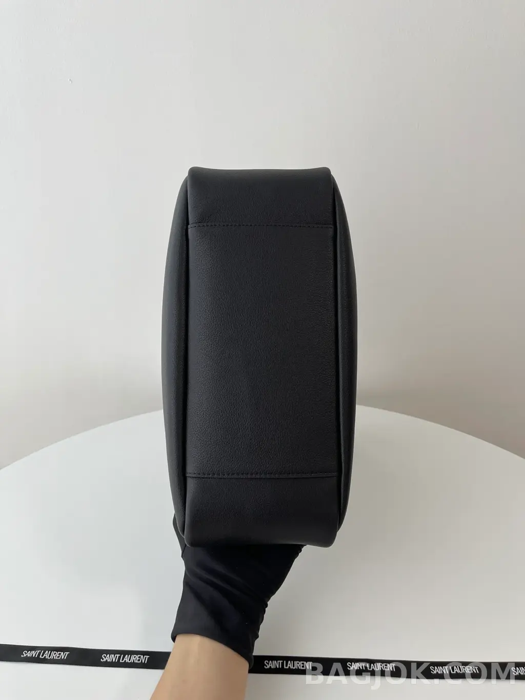 생로랑 Saint Laurent LE 5À7 서플 라지 그레인 레더 상세 이미지