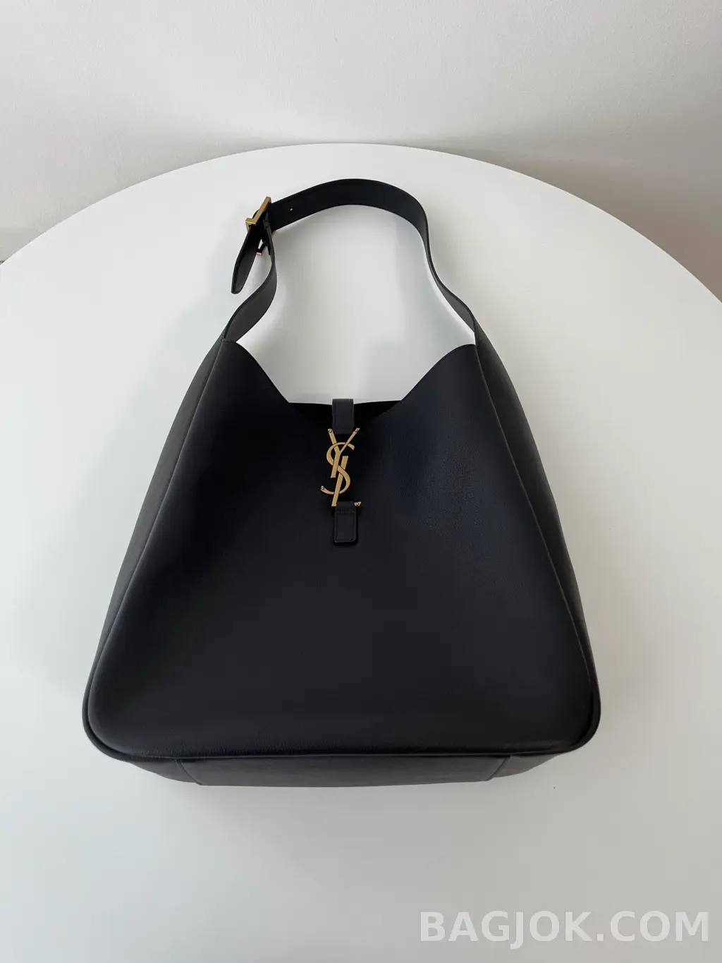 생로랑 Saint Laurent LE 5À7 서플 라지 그레인 레더 상세 이미지