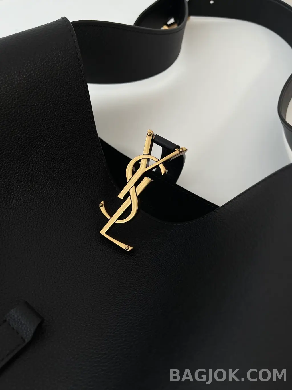 생로랑 Saint Laurent LE 5À7 서플 라지 그레인 레더 상세 이미지