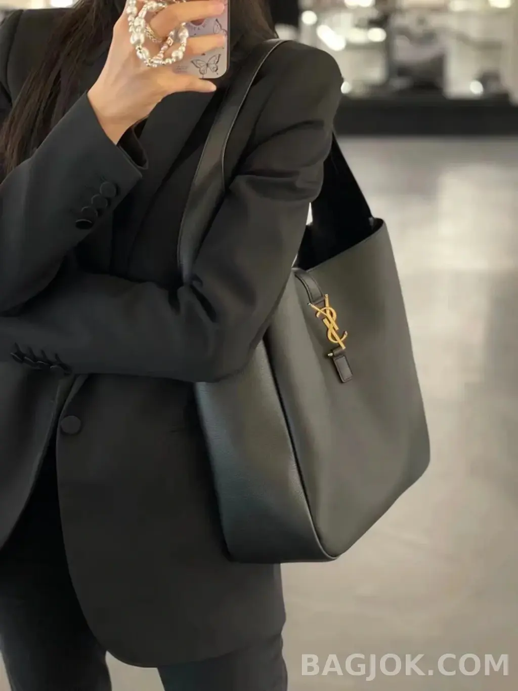 생로랑 Saint Laurent LE 5À7 서플 라지 그레인 레더 상세 이미지
