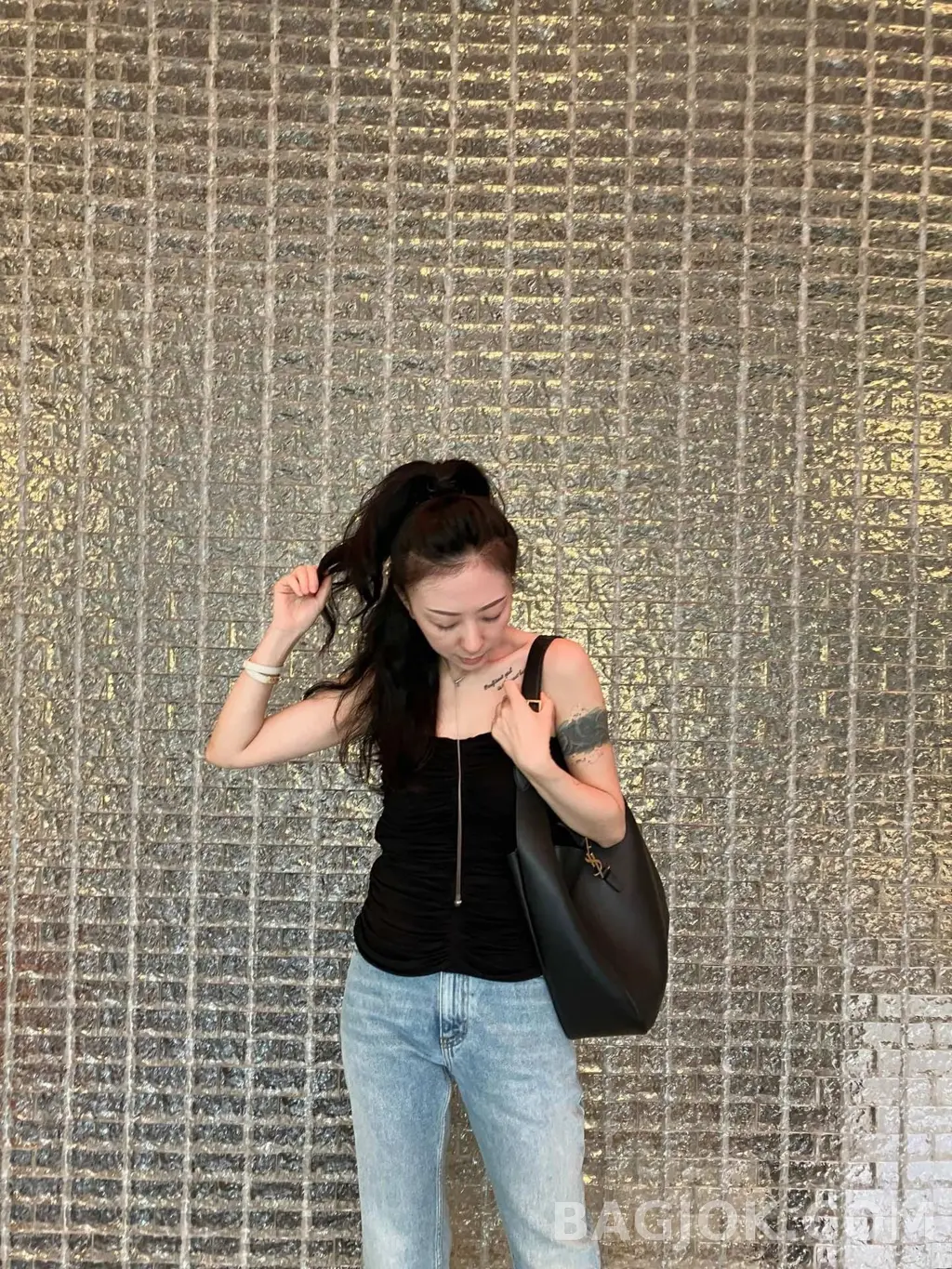 생로랑 Saint Laurent LE 5À7 서플 라지 그레인 레더 상세 이미지