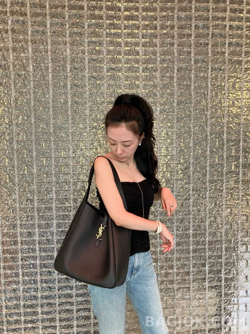 생로랑 Saint Laurent LE 5À7 서플 라지 그레인 레더 상세 이미지