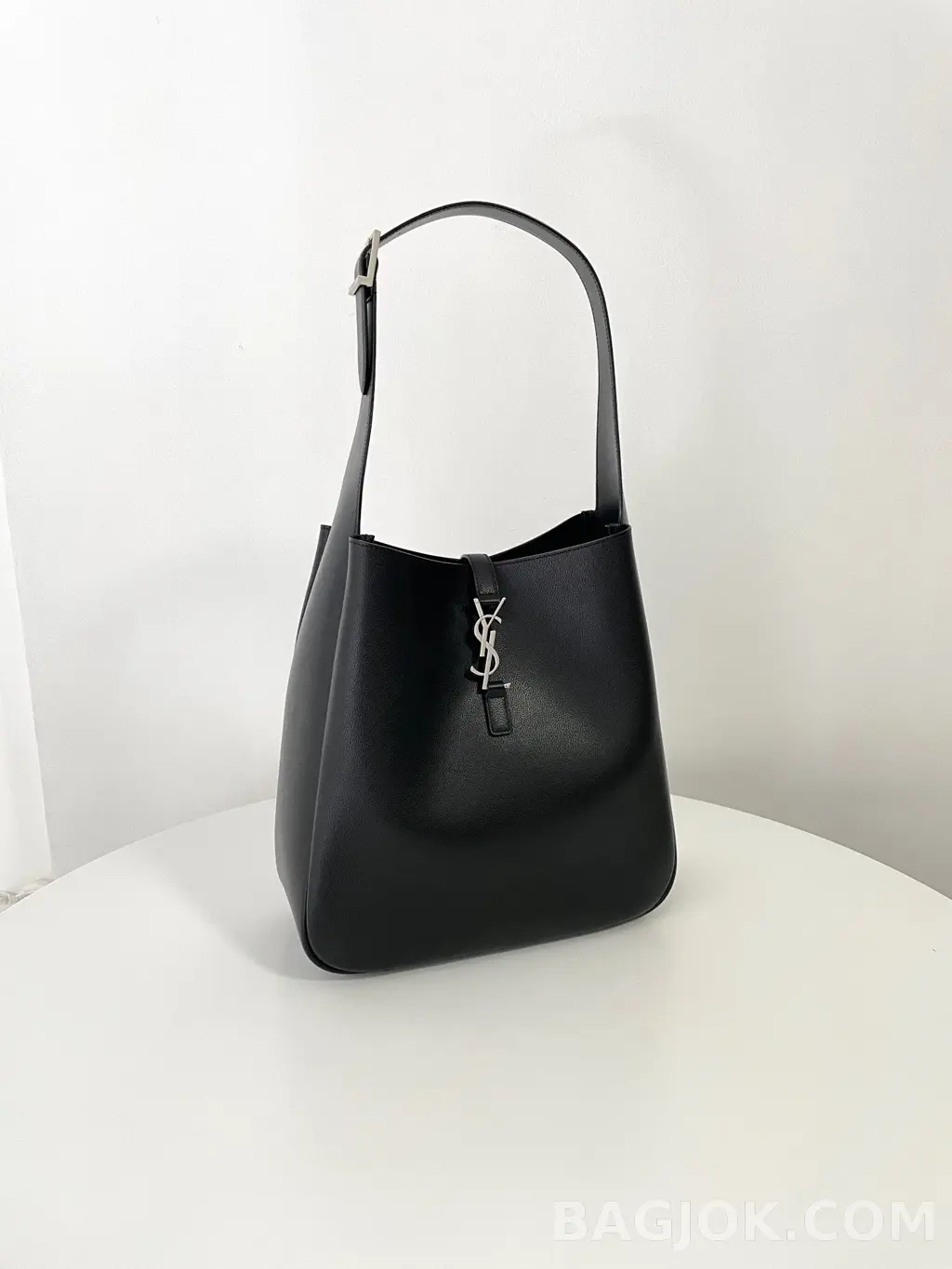 생로랑 Saint Laurent LE 5À7 서플 라지 그레인 레더 상세 이미지