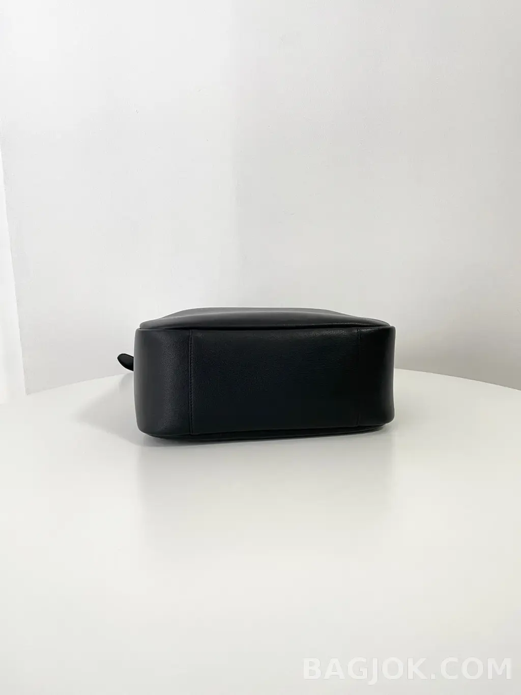 생로랑 Saint Laurent LE 5À7 서플 라지 그레인 레더 상세 이미지