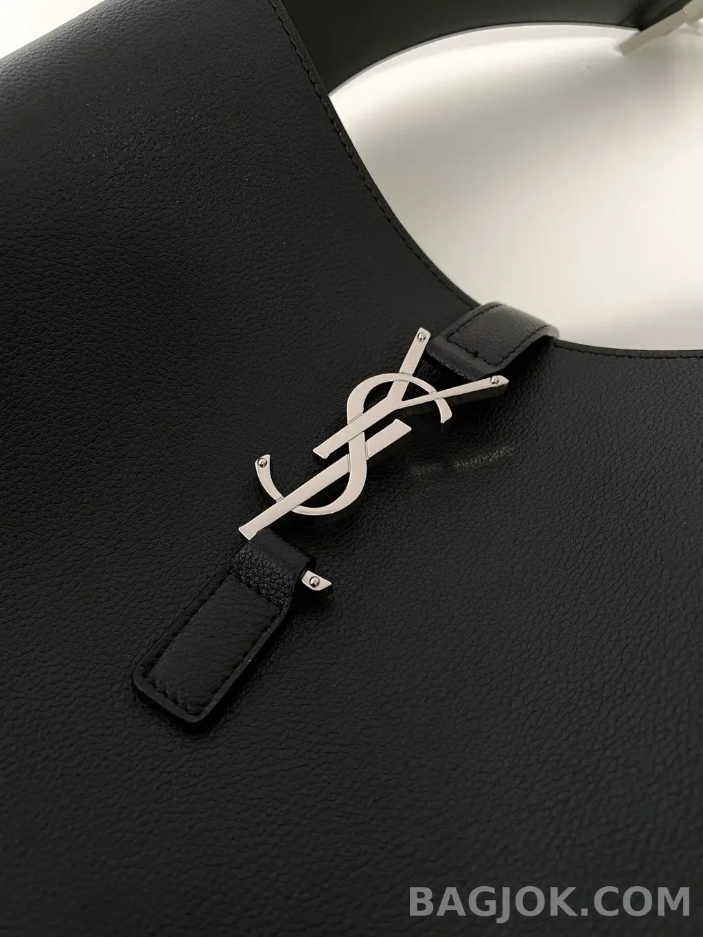 생로랑 Saint Laurent LE 5À7 서플 라지 그레인 레더 상세 이미지