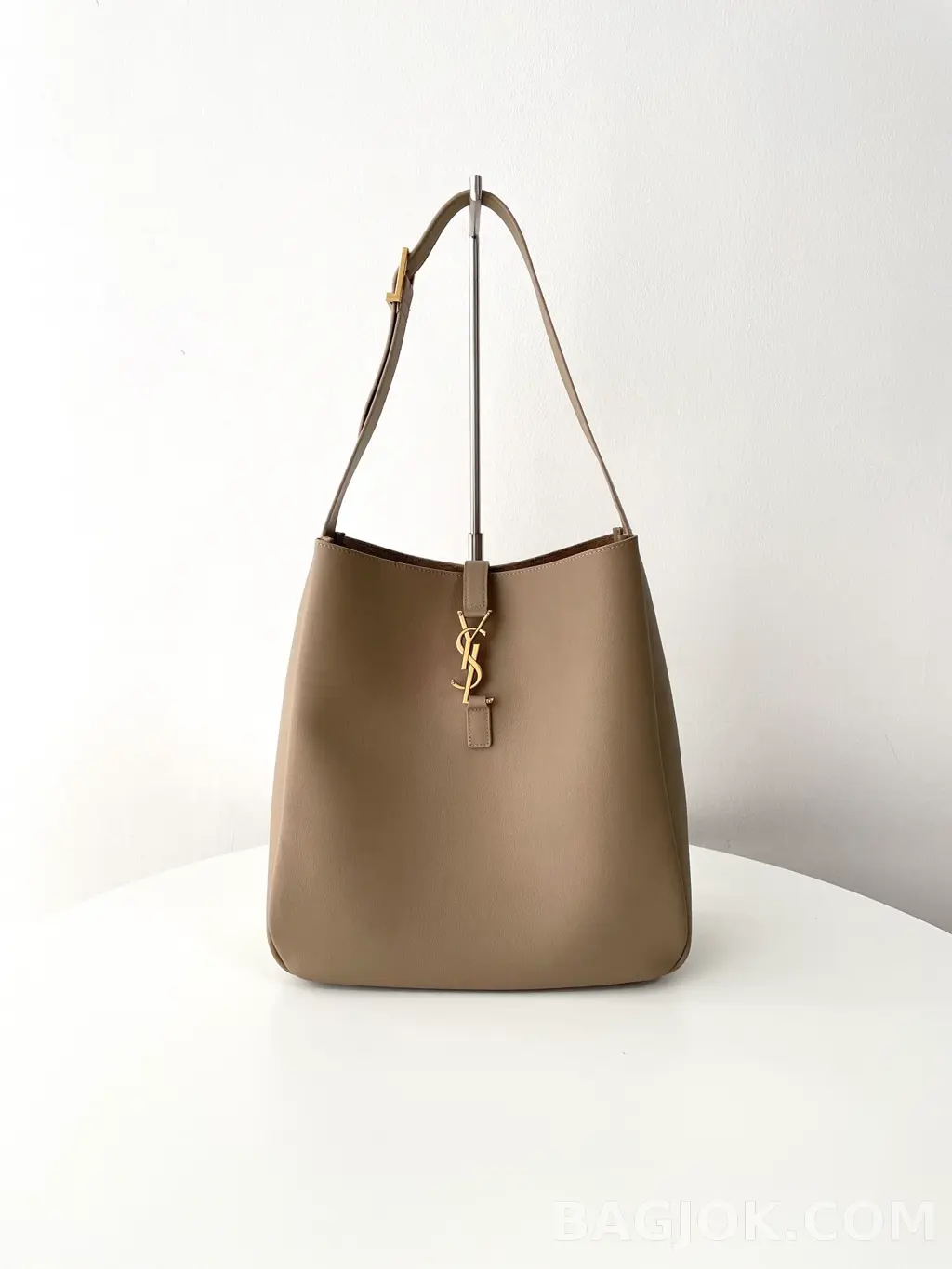 생로랑 Saint Laurent LE 5À7 서플 라지 그레인 레더 상세 이미지