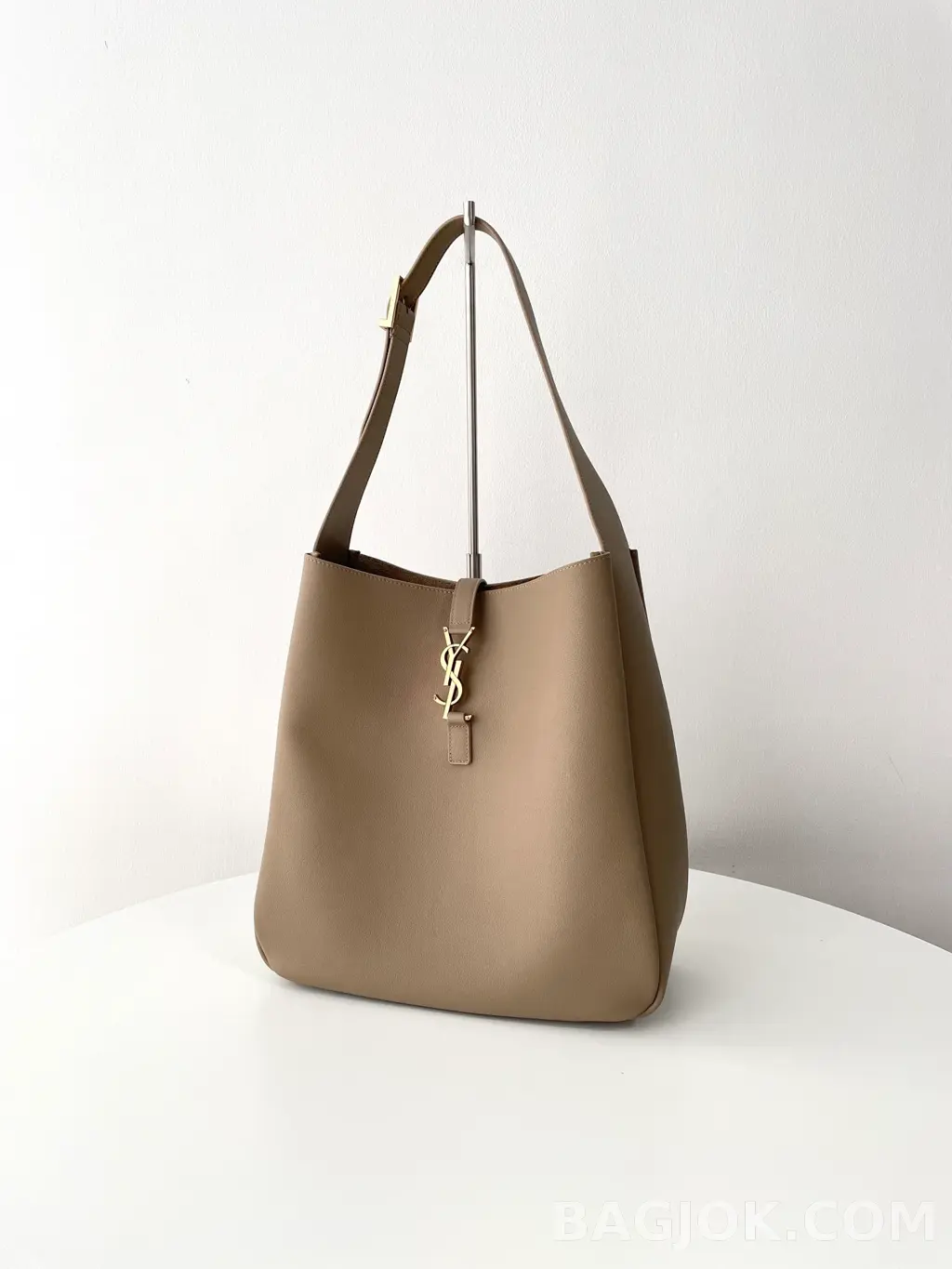 생로랑 Saint Laurent LE 5À7 서플 라지 그레인 레더 상세 이미지