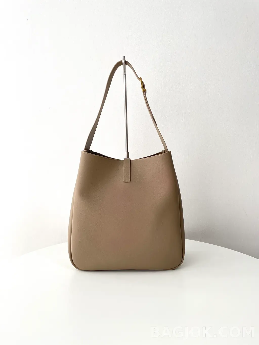생로랑 Saint Laurent LE 5À7 서플 라지 그레인 레더 상세 이미지