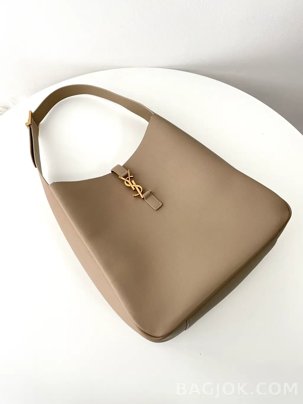 생로랑 Saint Laurent LE 5À7 서플 라지 그레인 레더 상세 이미지