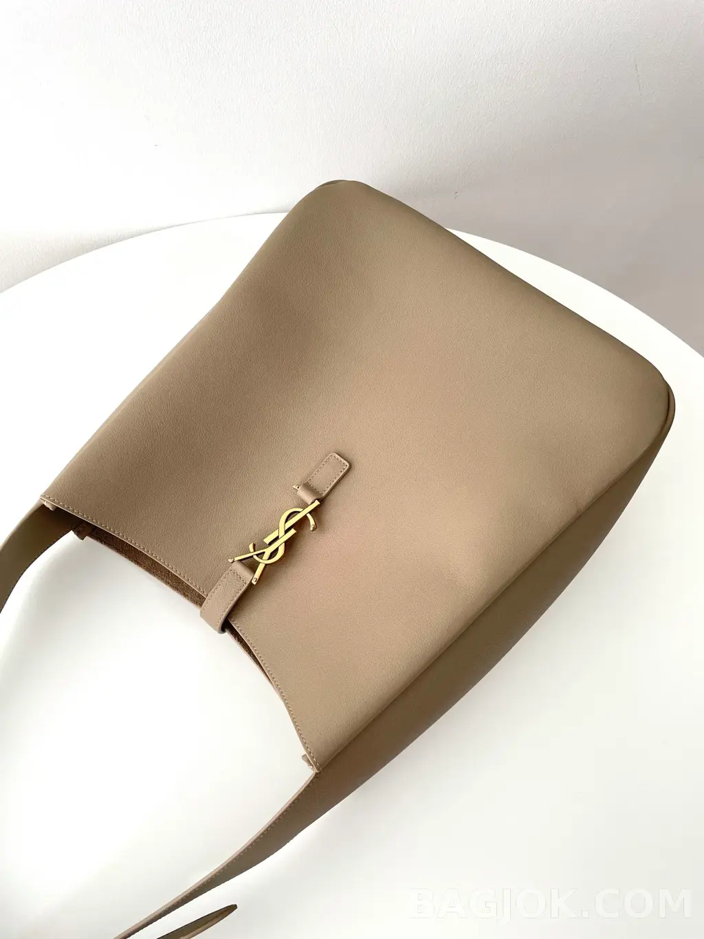 생로랑 Saint Laurent LE 5À7 서플 라지 그레인 레더 상세 이미지