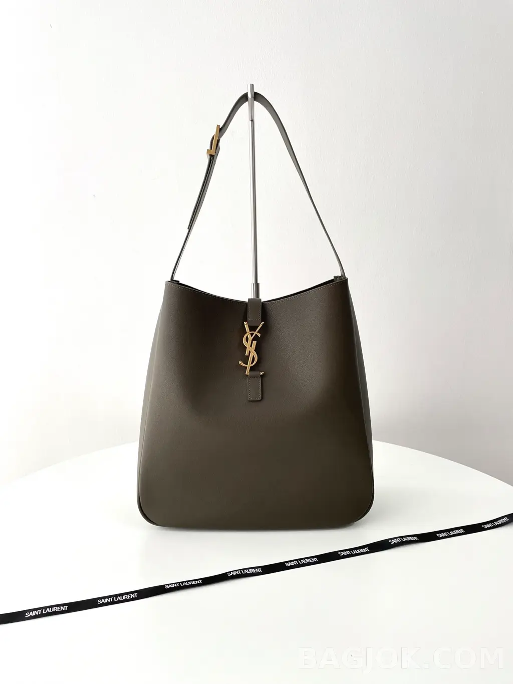 생로랑 Saint Laurent LE 5À7 서플 라지 그레인 레더 상세 이미지