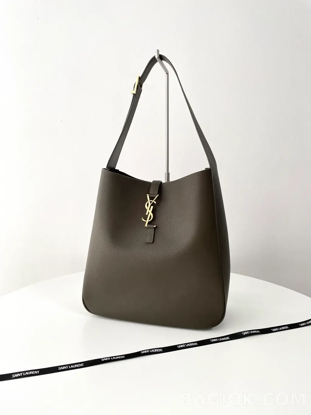 생로랑 Saint Laurent LE 5À7 서플 라지 그레인 레더 상세 이미지